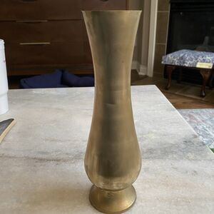 VINTAGE BRASS 9.5” Tall Vase Stem Shelf Sitter Patina